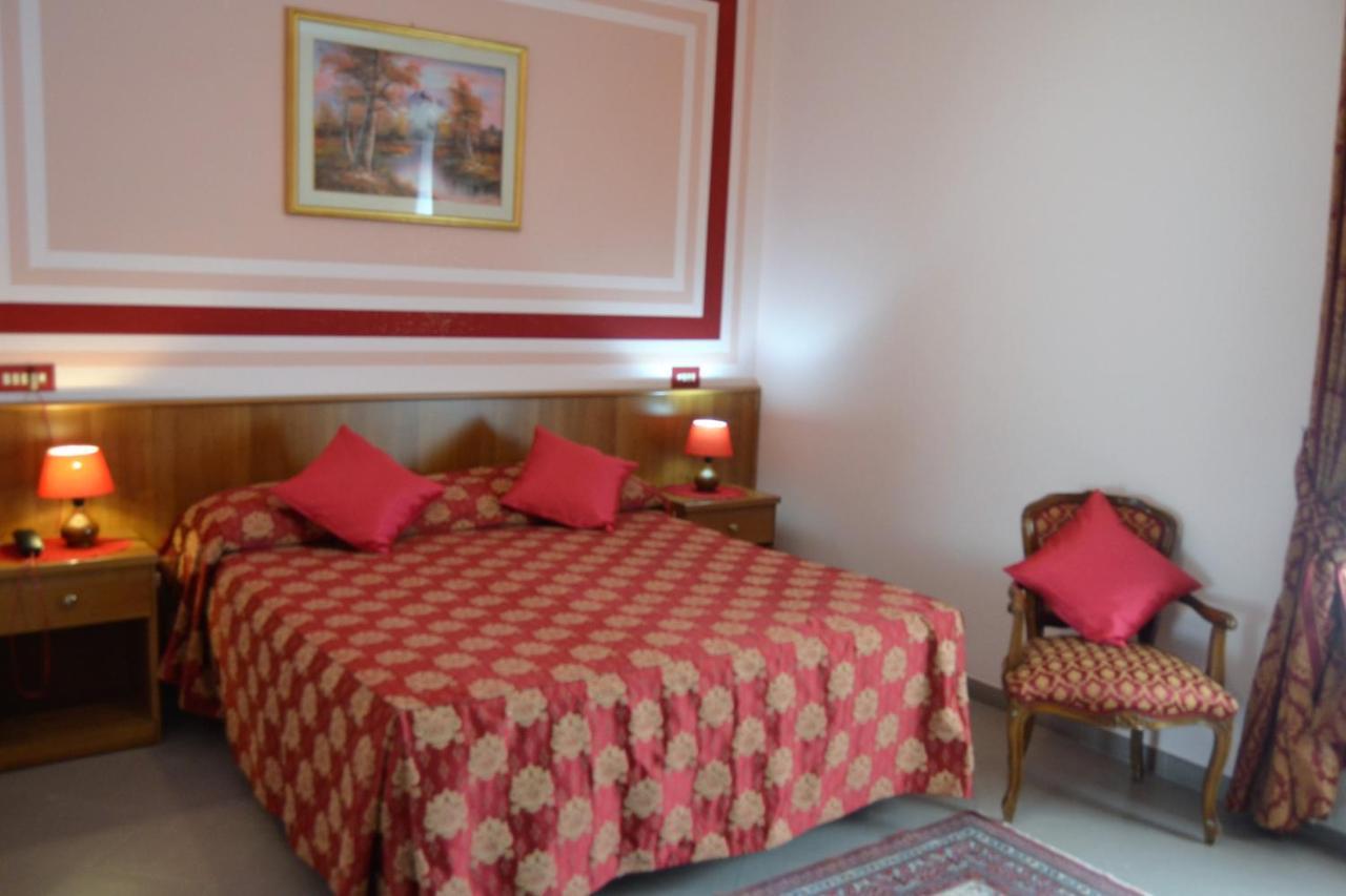 Hotel Facioni Pomezia Exteriér fotografie
