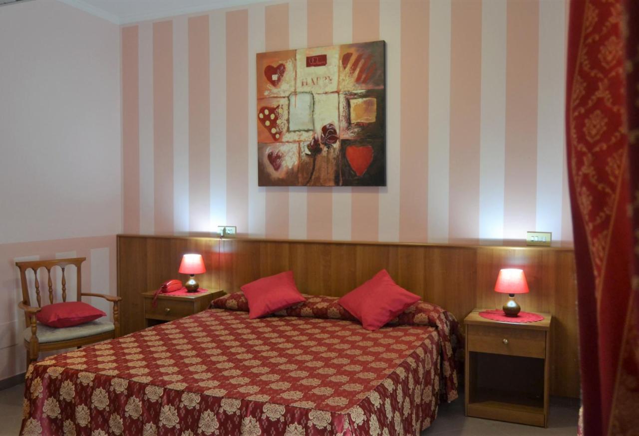 Hotel Facioni Pomezia Exteriér fotografie