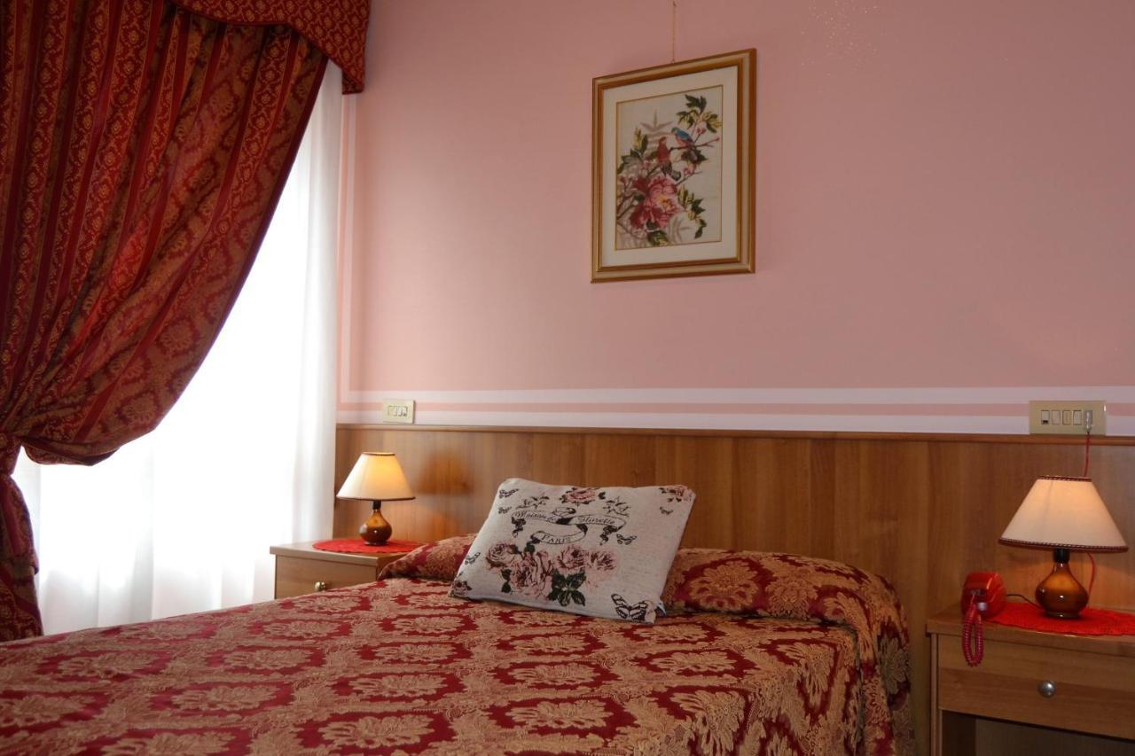 Hotel Facioni Pomezia Exteriér fotografie