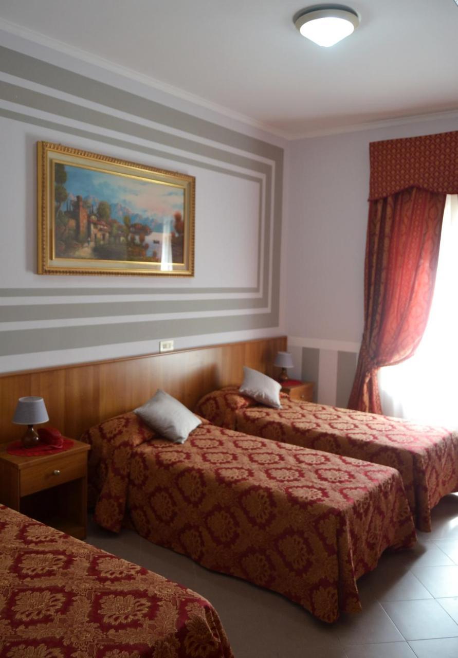 Hotel Facioni Pomezia Exteriér fotografie