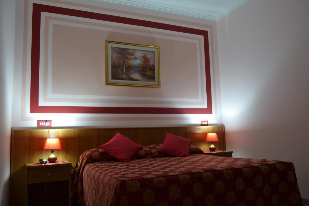 Hotel Facioni Pomezia Exteriér fotografie