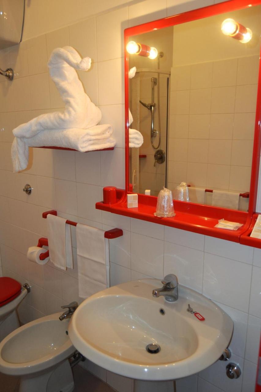 Hotel Facioni Pomezia Exteriér fotografie